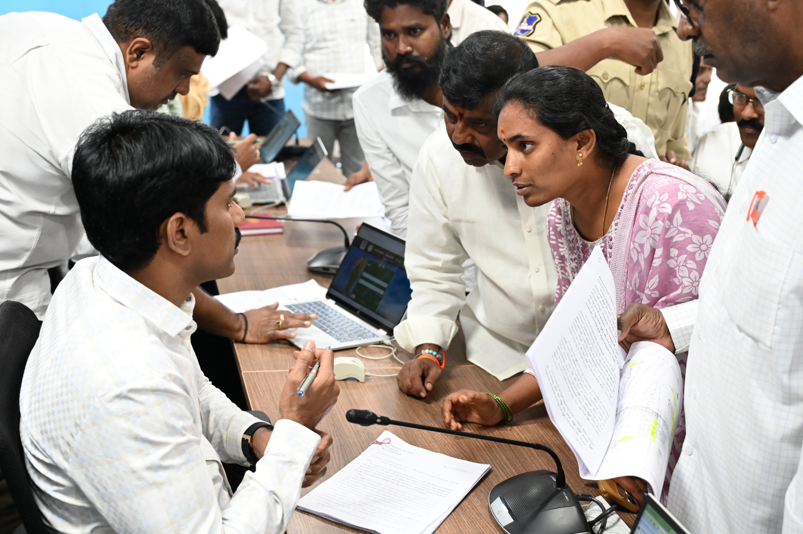 ప్రజావాణి దరఖాస్తుల పరిష్కారంలో జాప్యం వద్దు - Additional Image