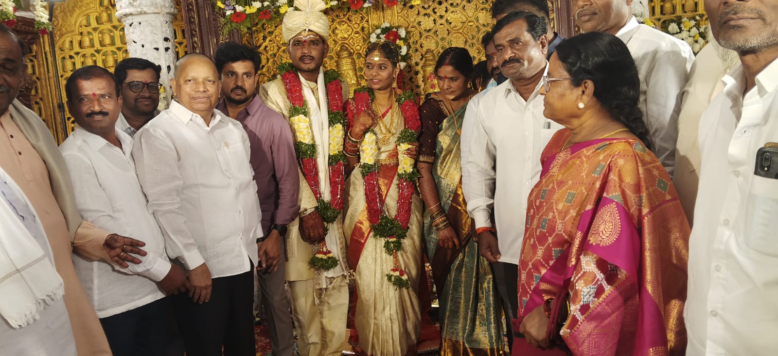 ఎంఈఓ మంజులాదేవి సేవలు స్ఫూర్తిదాయకం పదవీ విరమణ సభకు హాజరైన మాజీ ఎమ్మెల్యే ఎర్ర శేఖర్‌