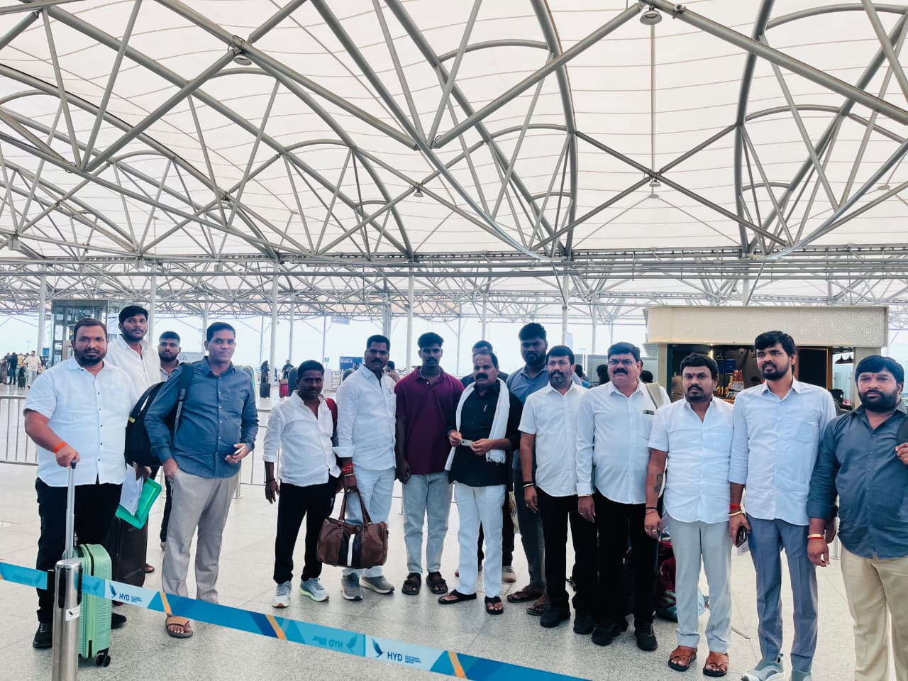 చలో ఢిల్లీకి వీర్లపల్లి శంకర్‌  రాంలీలా మైదానంలో ఇండియా కూటమి నిరసన సభ  కేంద్ర విధానాలు, ఎస్‌ఐఆర్‌కు వ్యతిరేకంగా గళం విప్పనున్న కాంగ్రెస్‌ నేతలు
